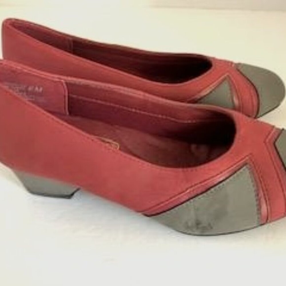 Comfort Well Dress by Beacon Wedge Pump Heels Dress Shoes size 6M